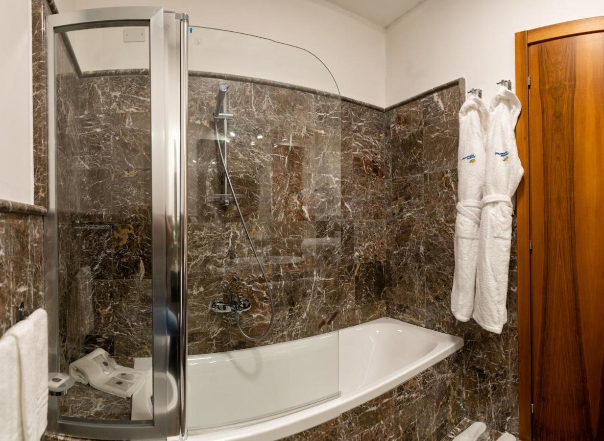 Double or Twin Room Sea View