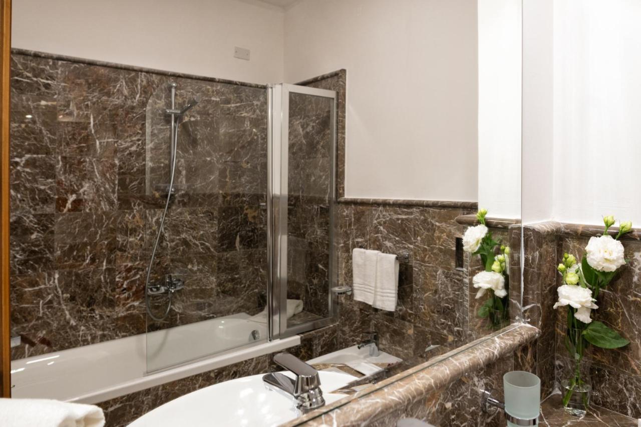 Double or Twin Room Sea View